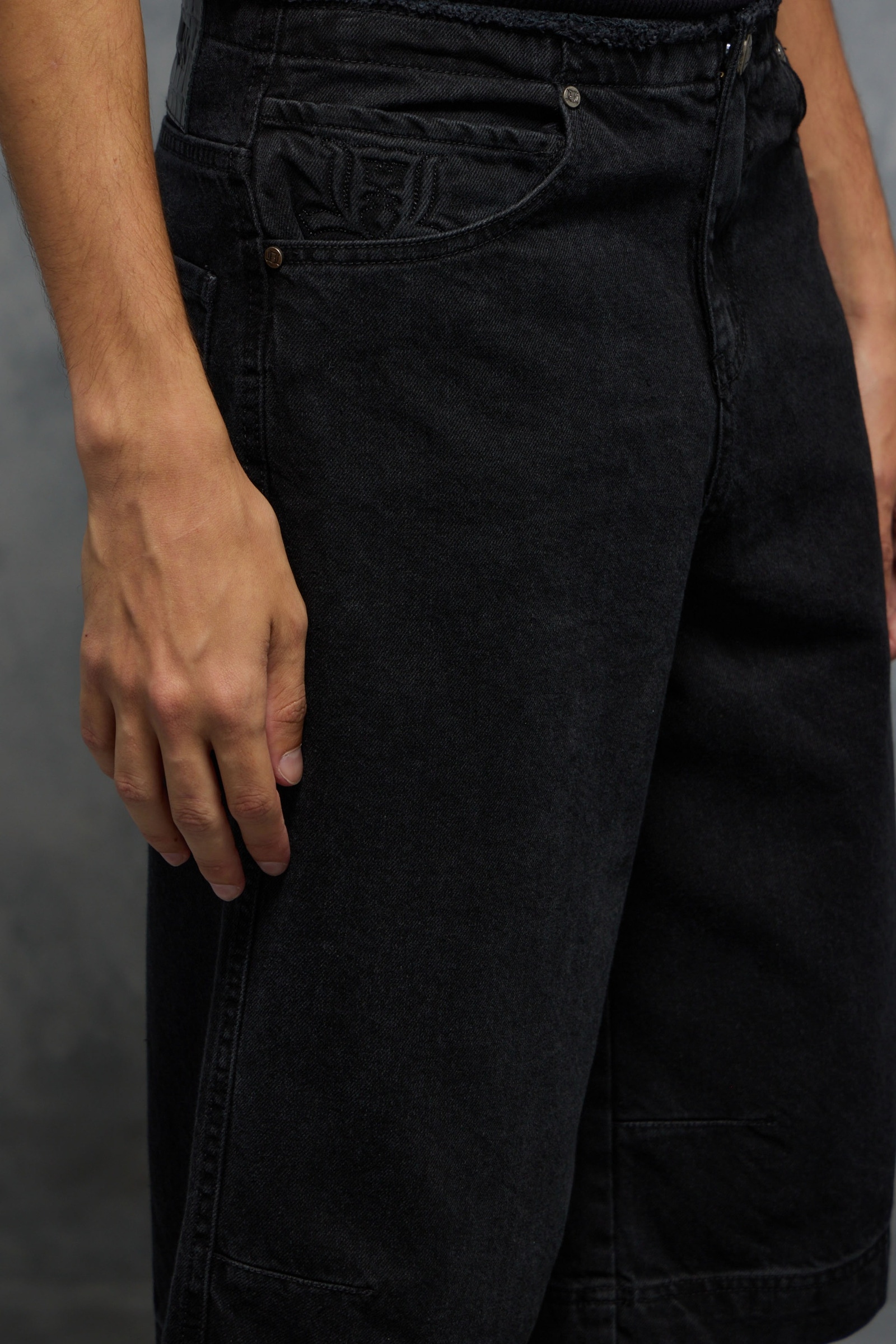 BERMUDA CHELSEA BLACK LABEL                                                                          