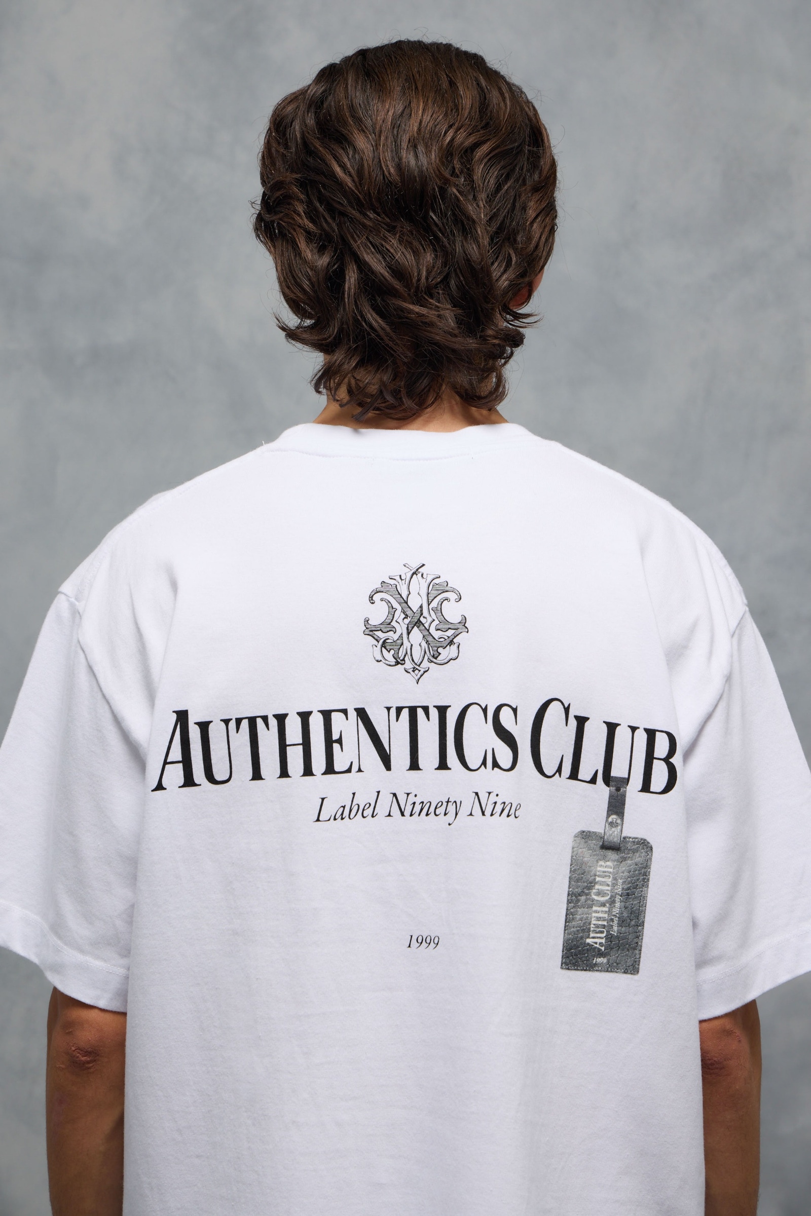REMERA AUTHENTICS SHIELD                                                                             