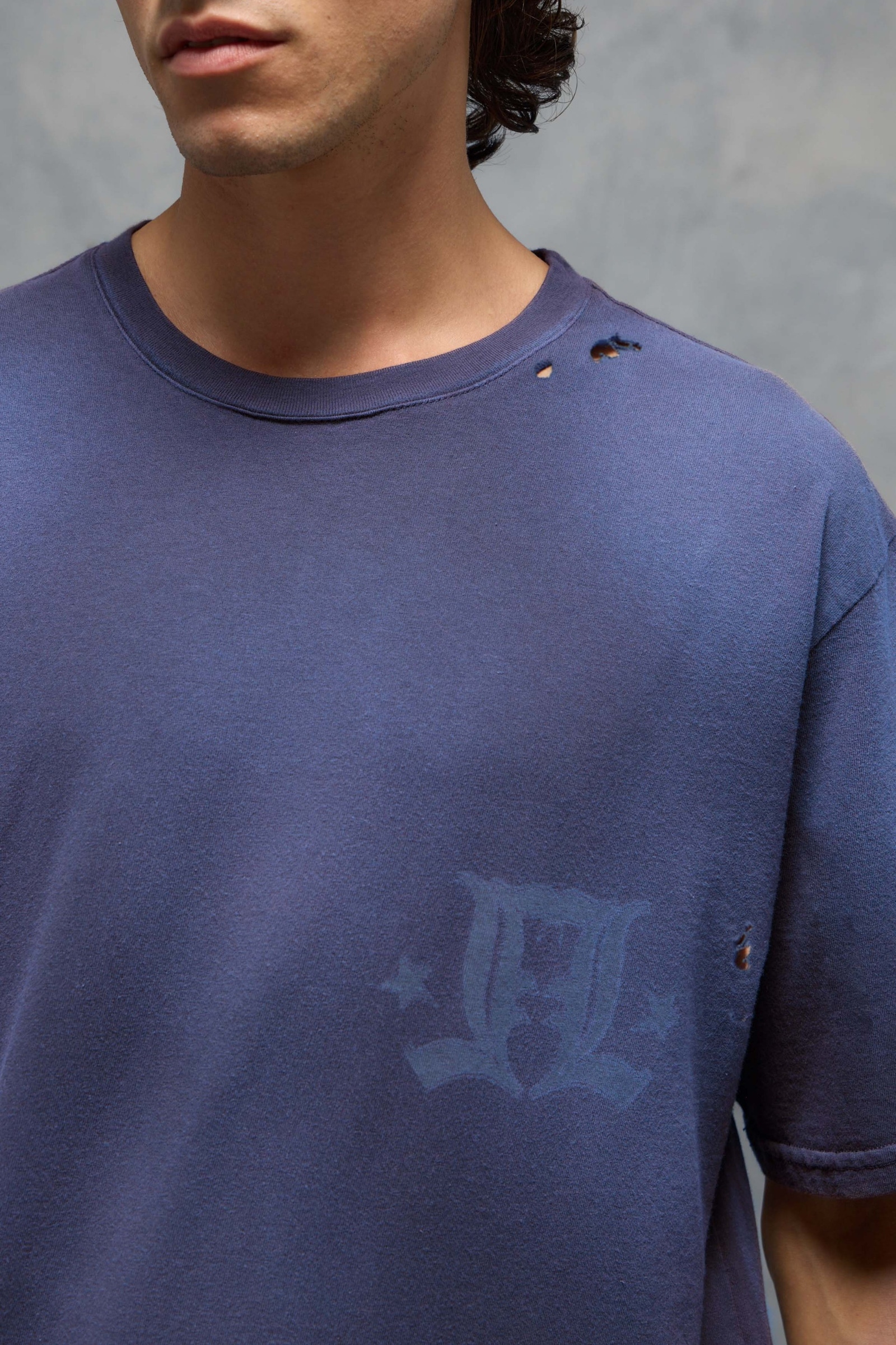 REMERA LL DISTRESS 2                                                                                 