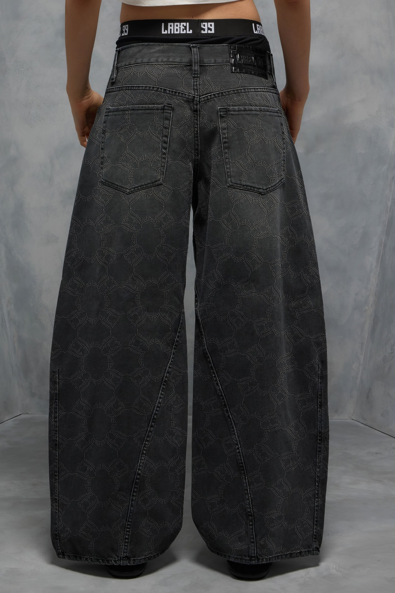 JEANS BARREL BLACK BAF LABEL                                                                         