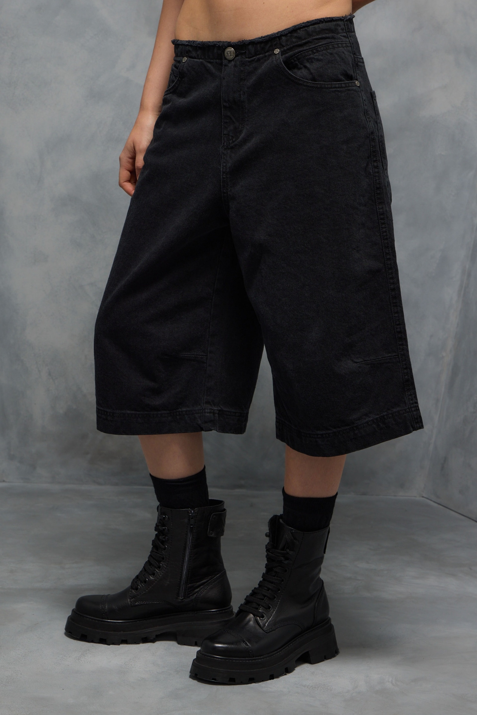 BERMUDA CHELSEA BLACK LABEL                                                                          