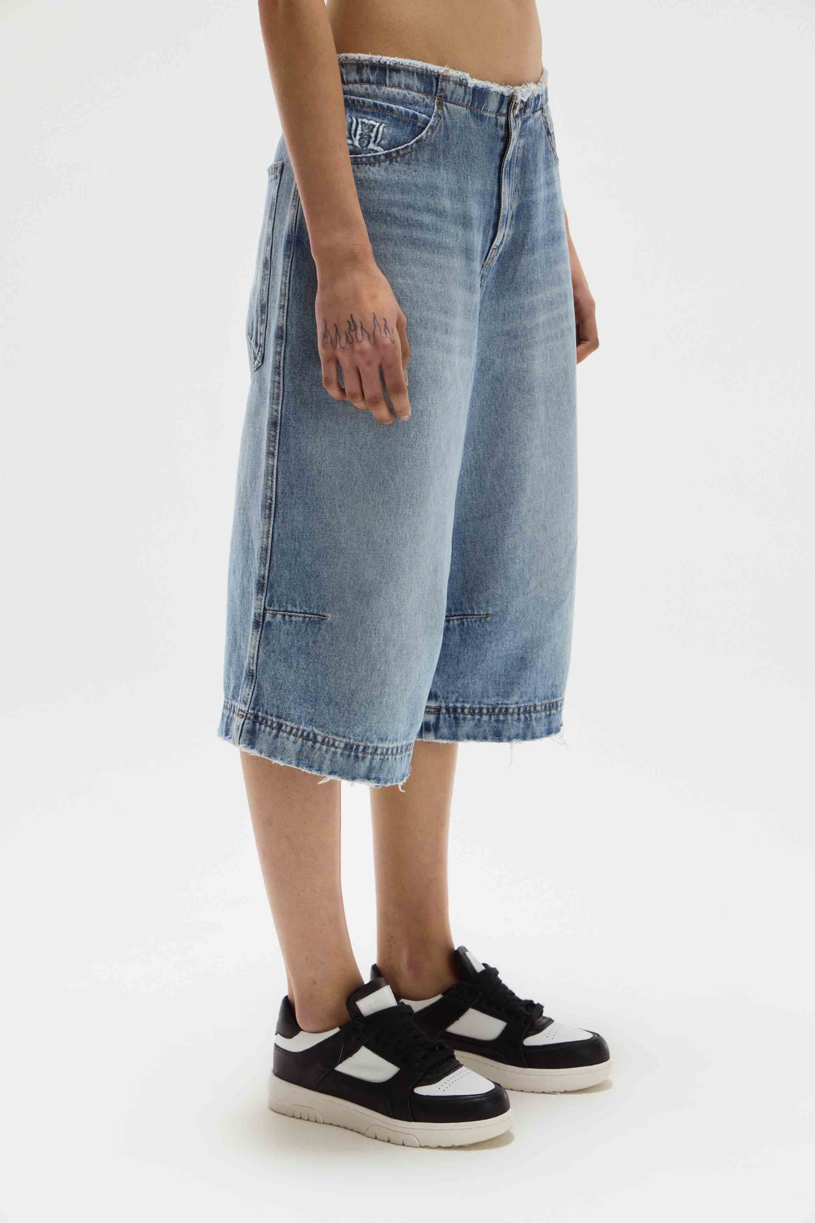 BERMUDA CHELSEA LIGHT BLUE LABEL                                                                     