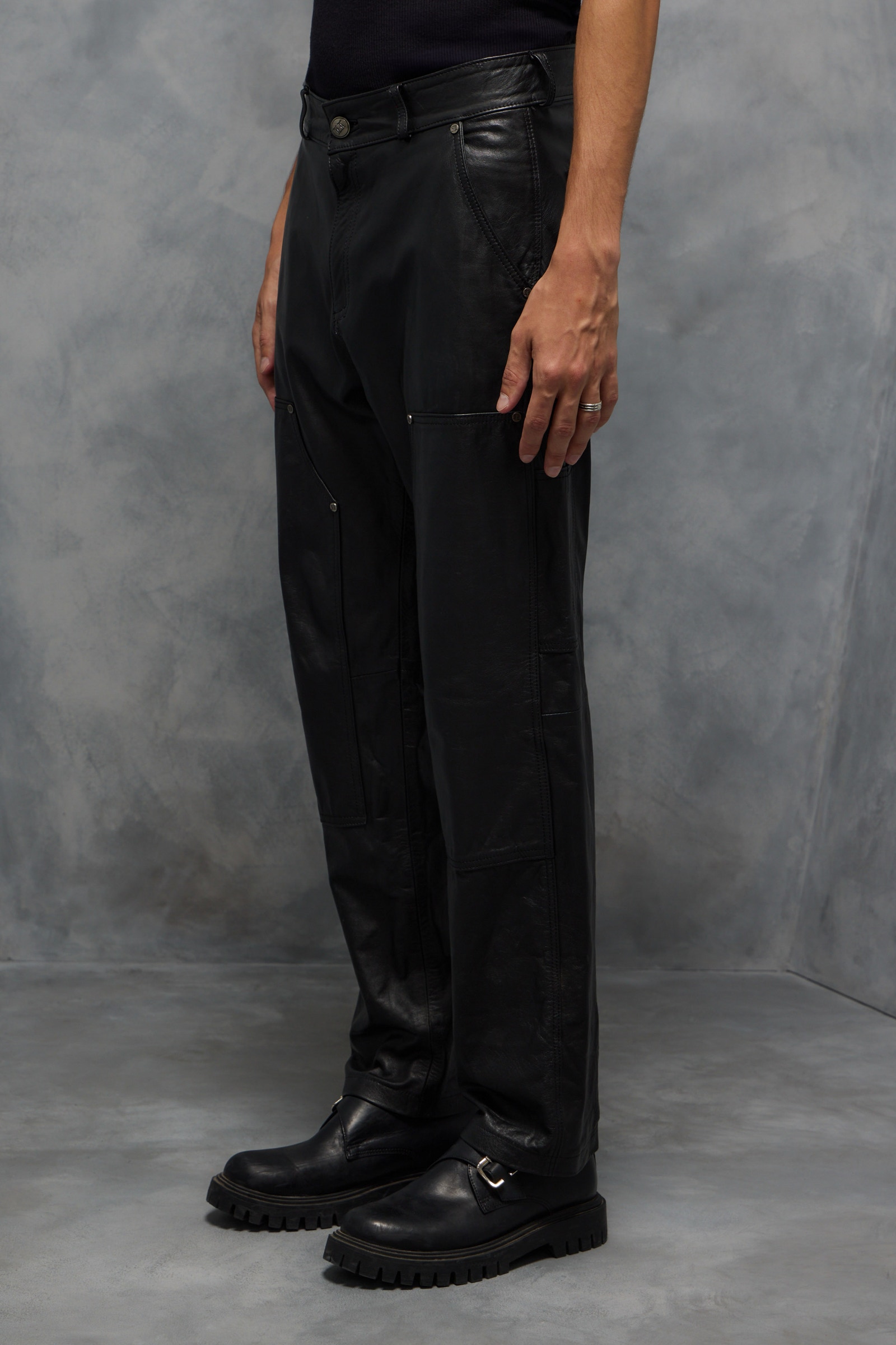 PANTALÓN CUERO RAVEN                                                                                 