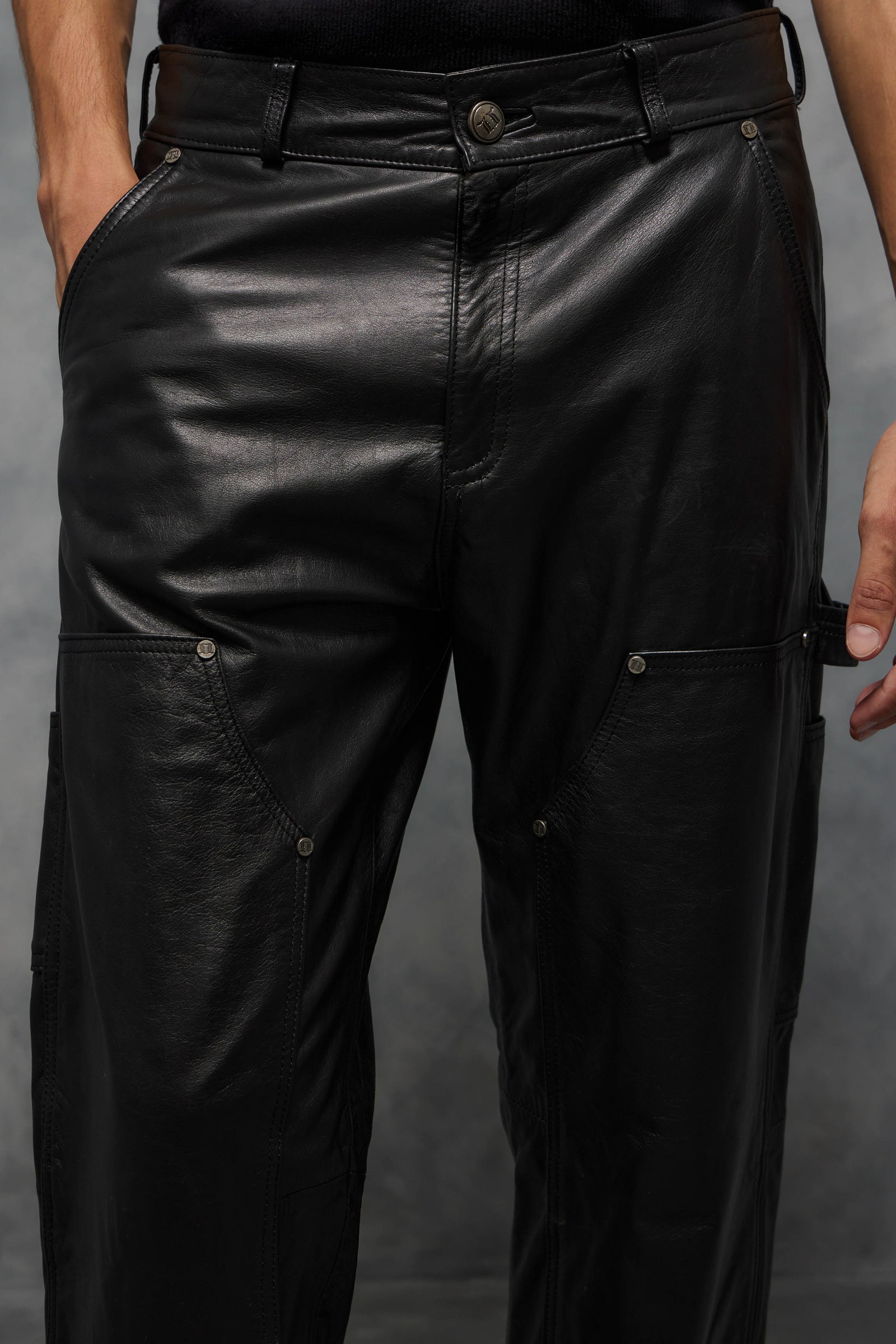 PANTALÓN CUERO RAVEN                                                                                 