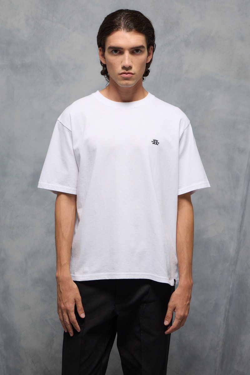 REMERA CLASSIC DOUBLE L                                                                              
