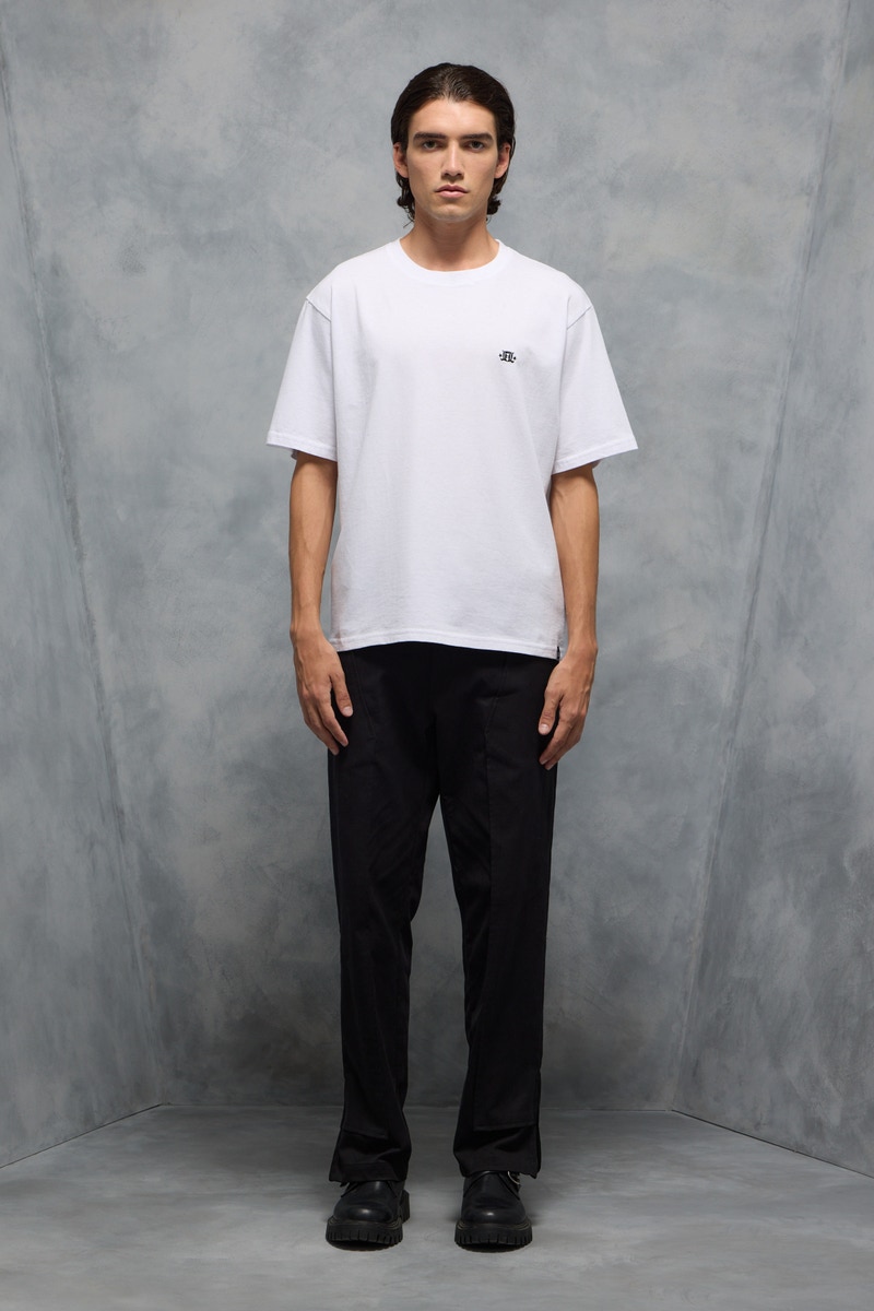 REMERA CLASSIC DOUBLE L                                                                              