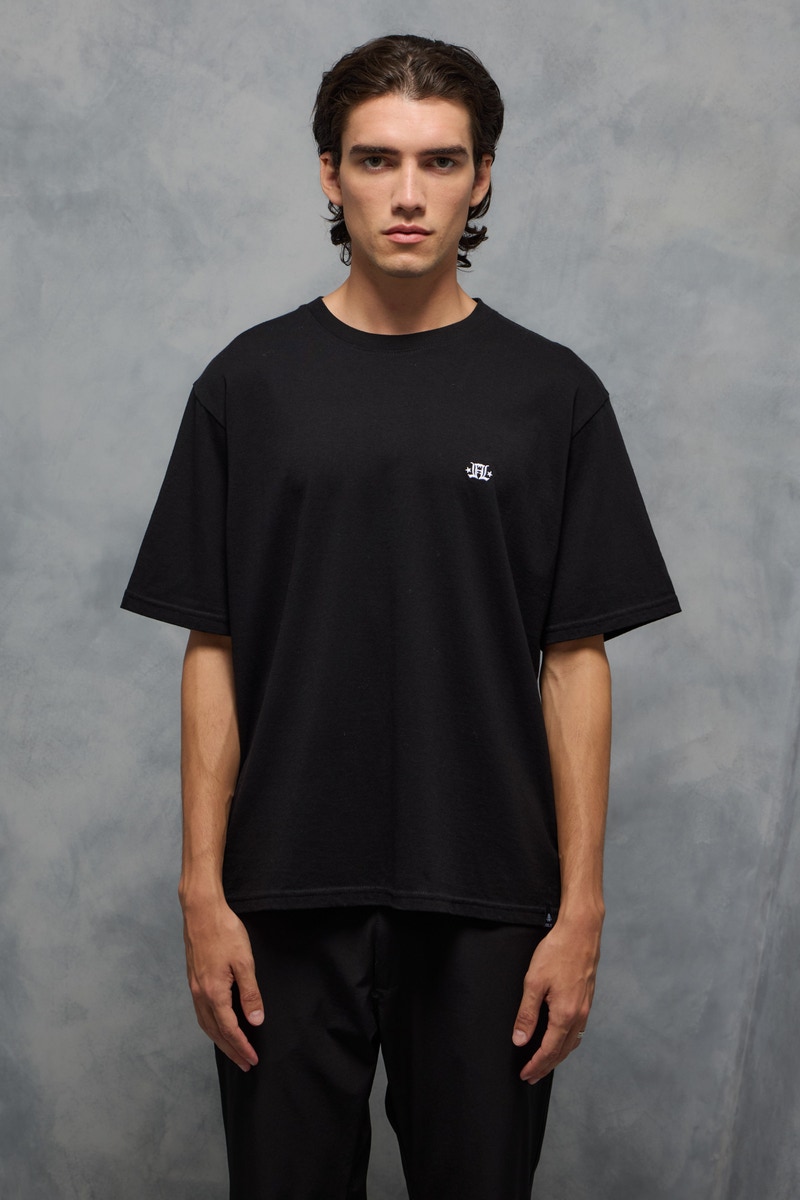 REMERA CLASSIC DOUBLE L                                                                              