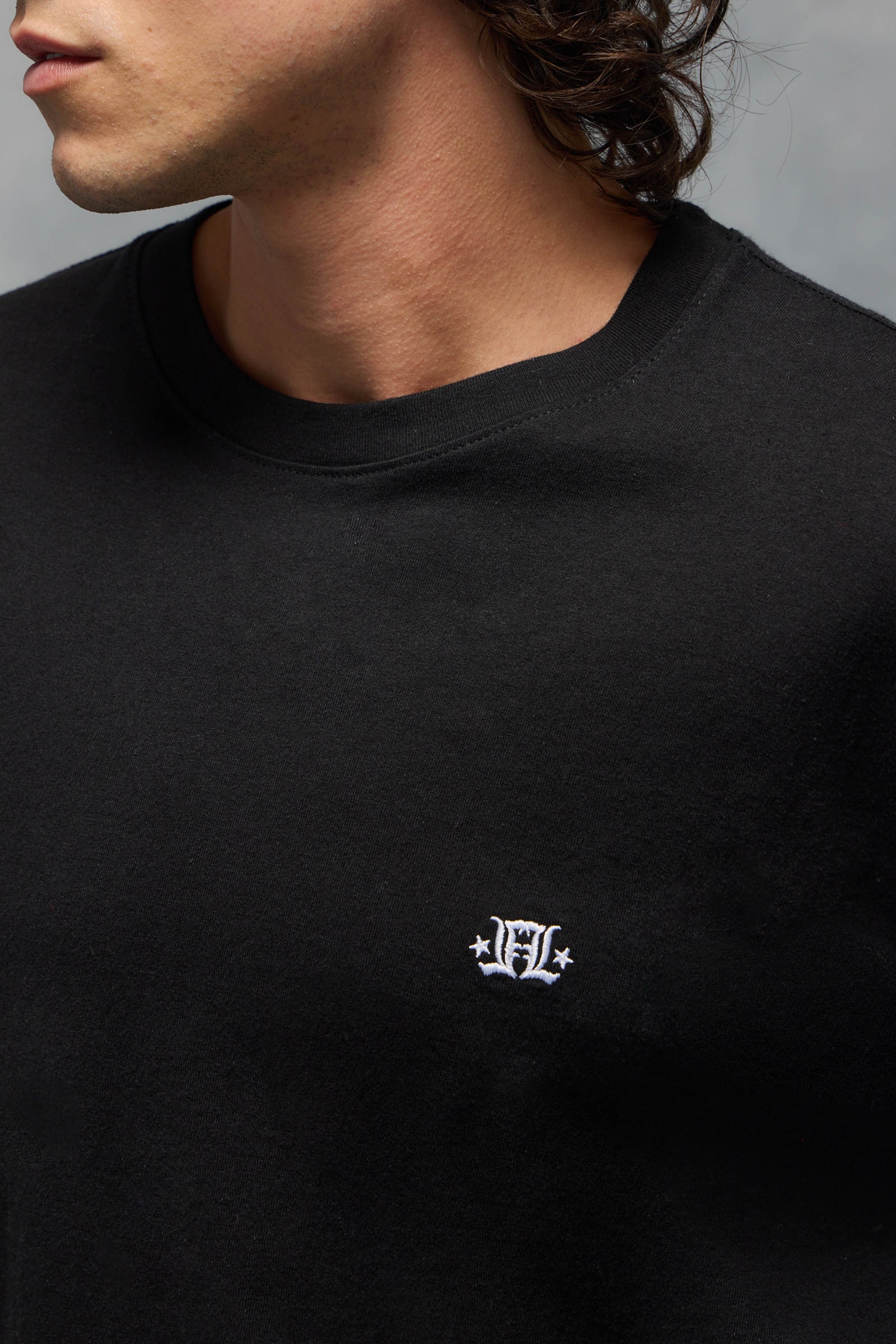 REMERA CLASSIC DOUBLE L                                                                              