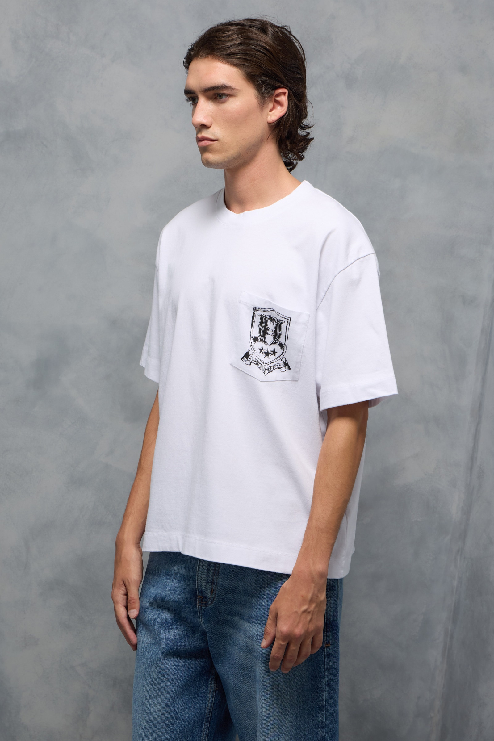 REMERA KINGDOM EMBLEM                                                                                