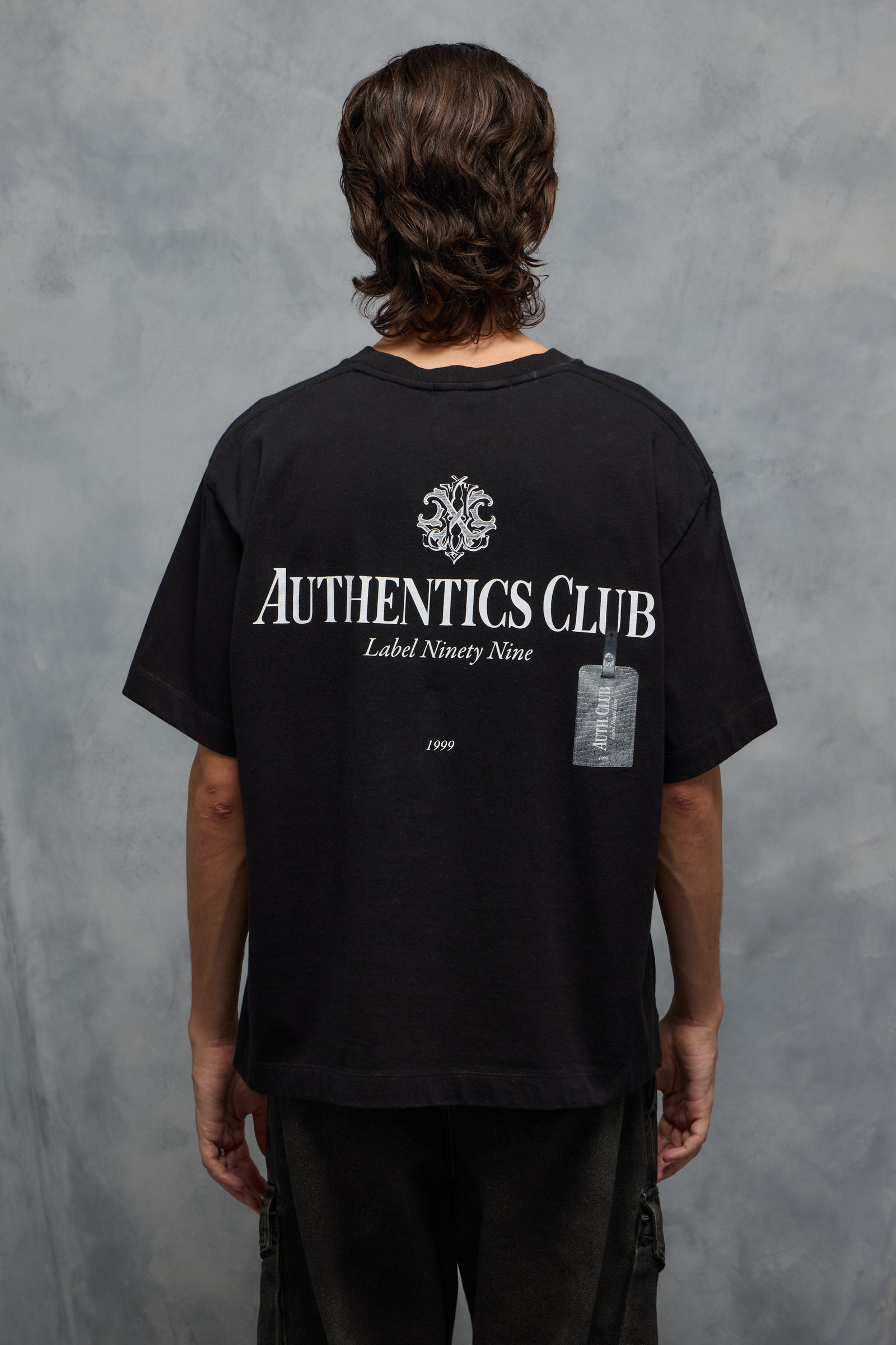 REMERA AUTHENTICS SHIELD                                                                             