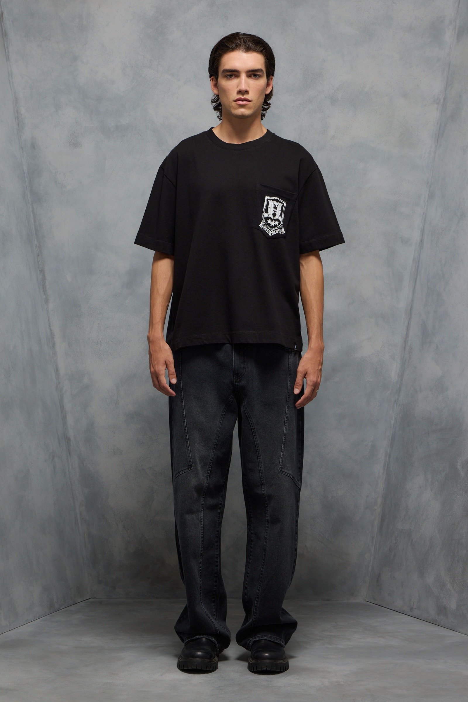 REMERA KINGDOM EMBLEM                                                                                