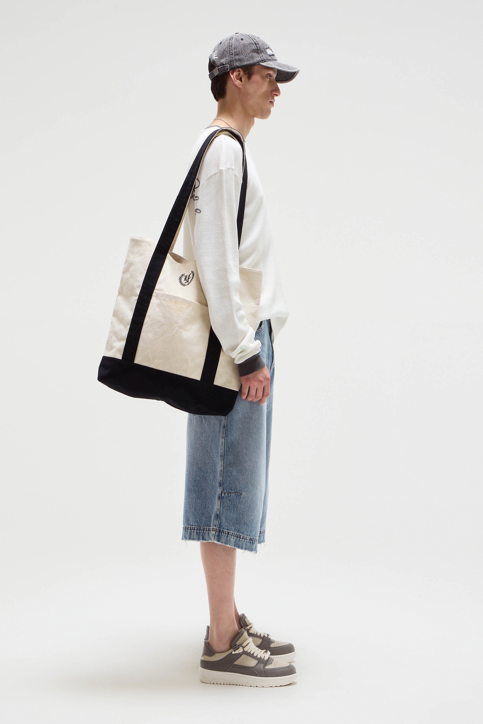 BERMUDA CHELSEA LIGHT BLUE LABEL                                                                     
