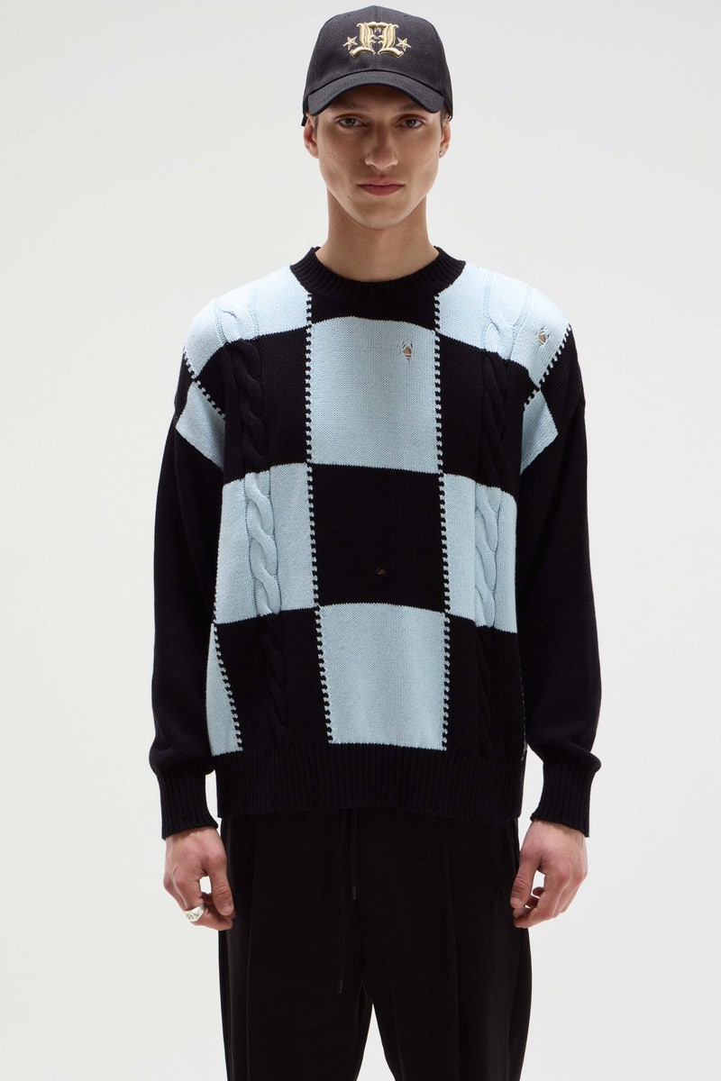SWEATER CHESS                                                                                        