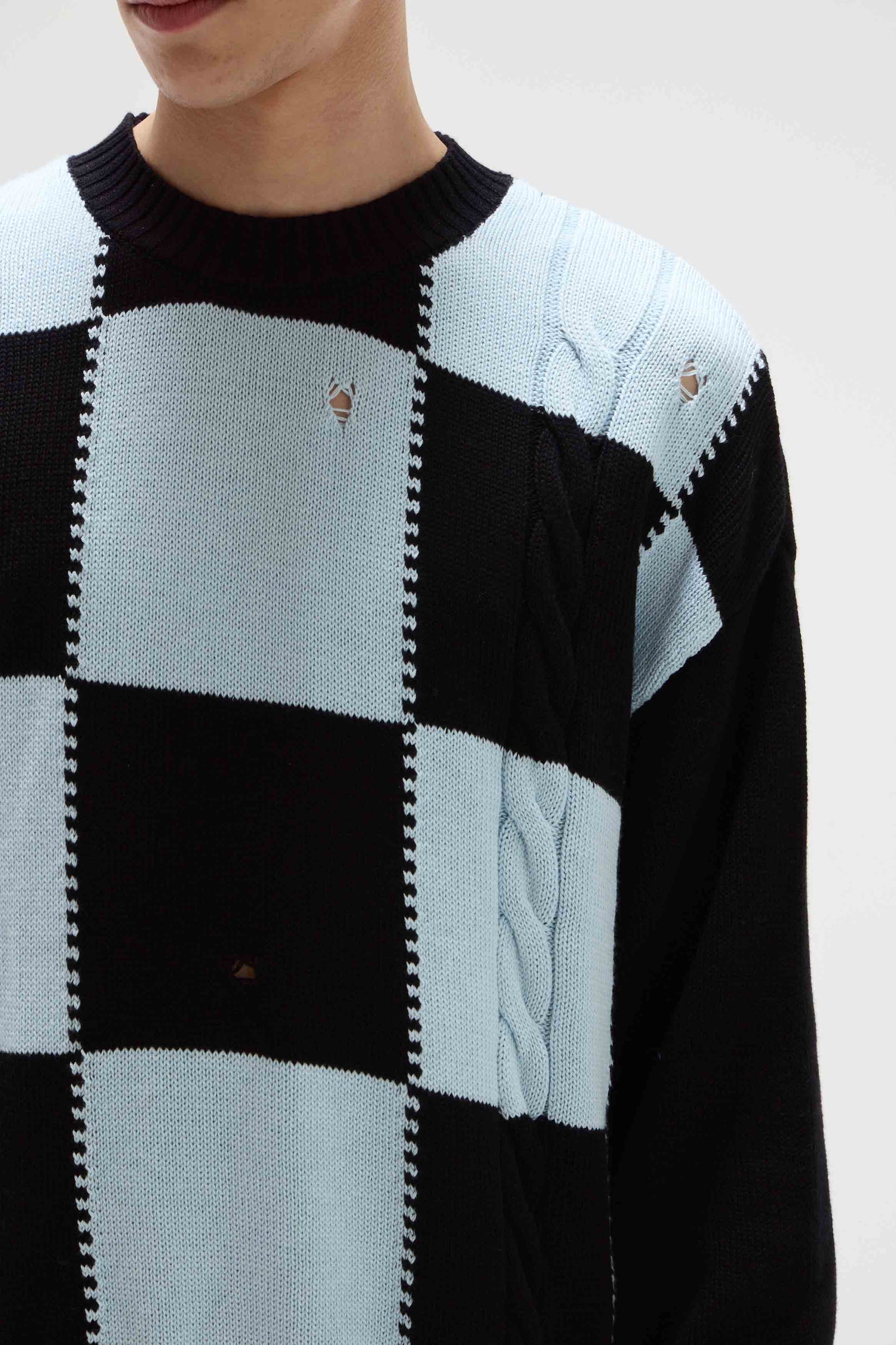 SWEATER CHESS                                                                                        
