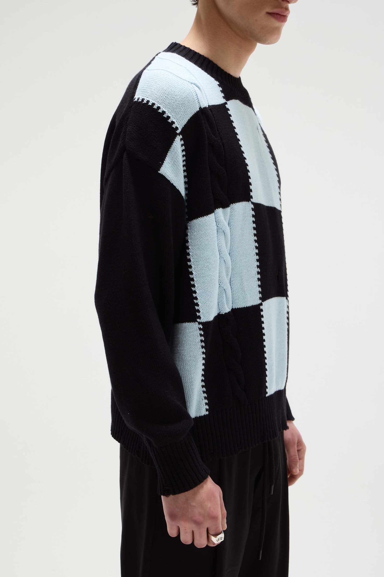SWEATER CHESS                                                                                        