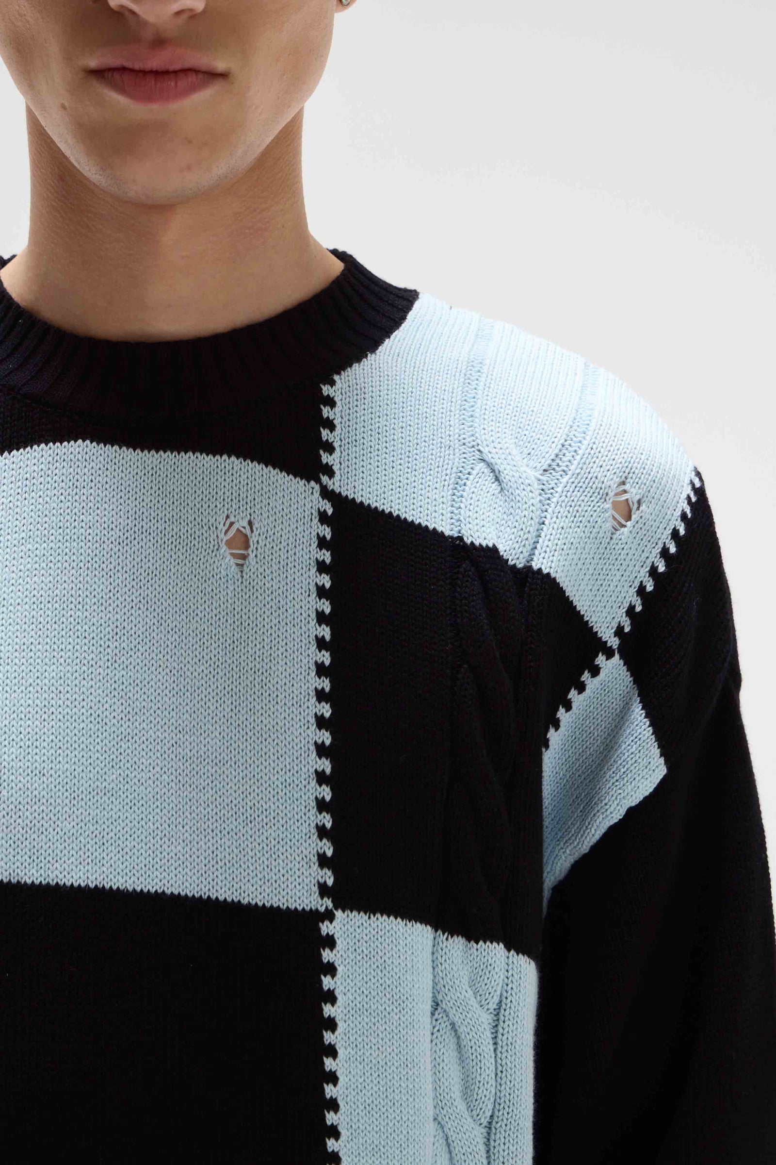 SWEATER CHESS                                                                                        