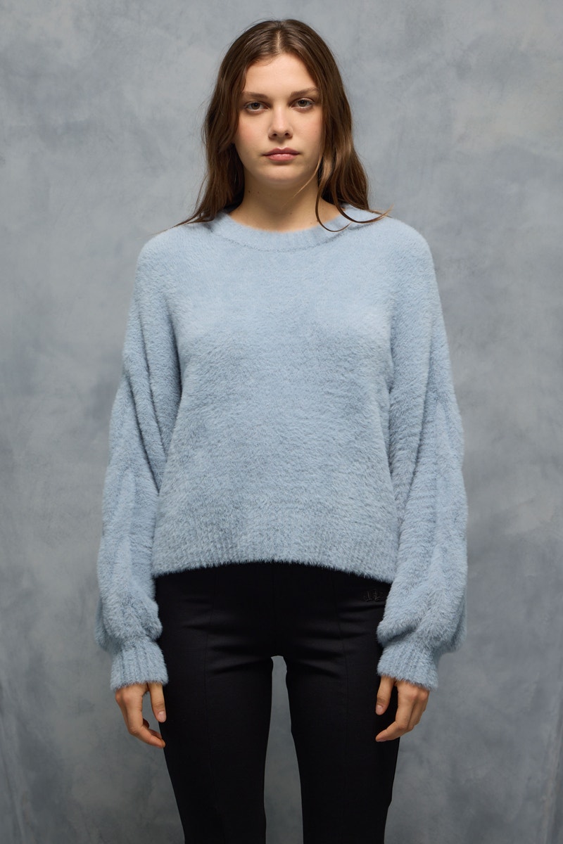 SWEATER BRAID                                                                                        