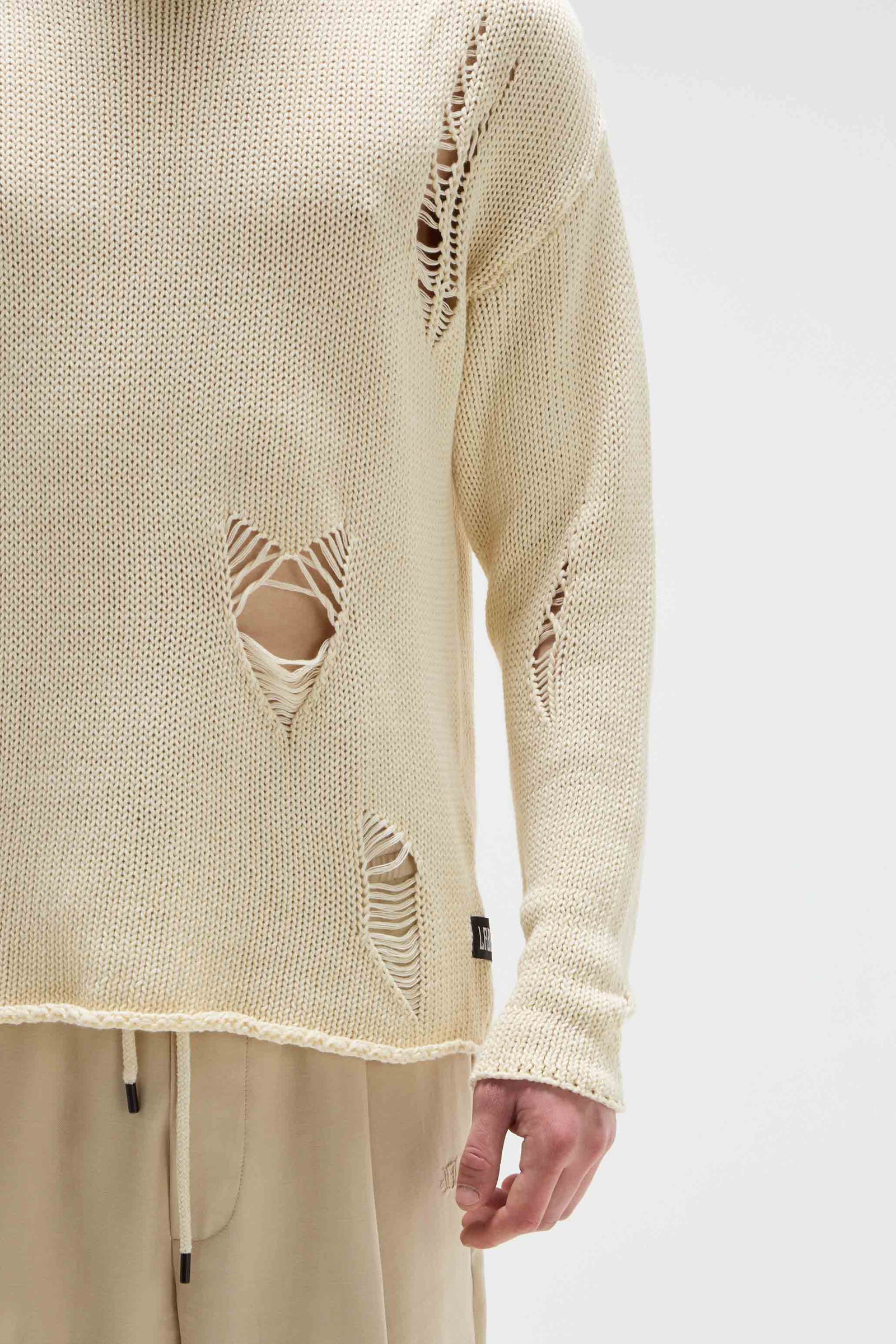 SWEATER HOLE