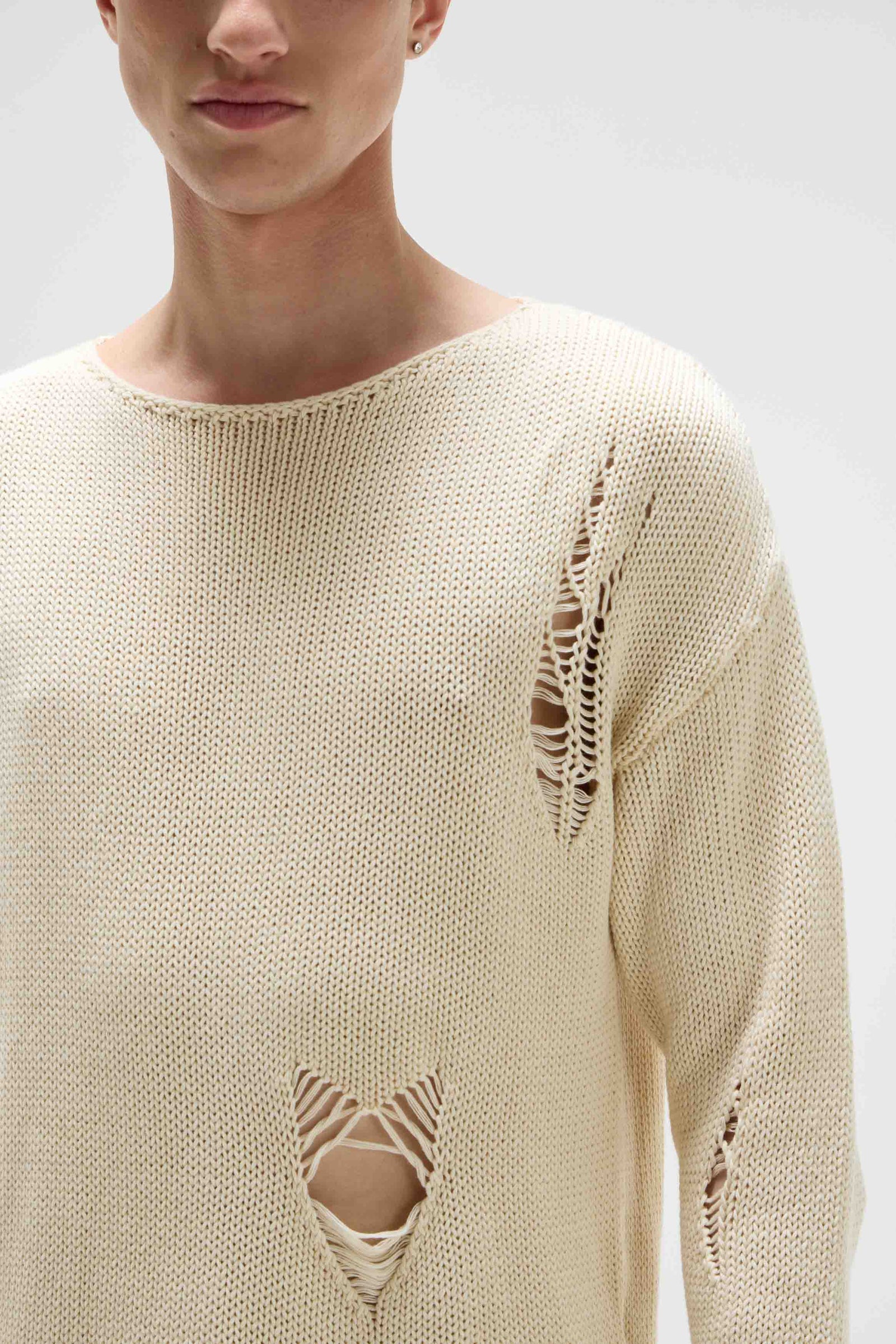 SWEATER HOLE