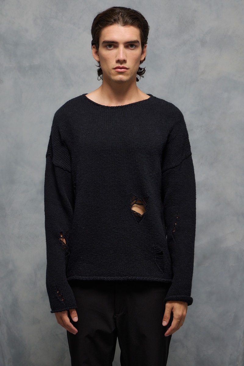 SWEATER HOLE 2                                                                                       