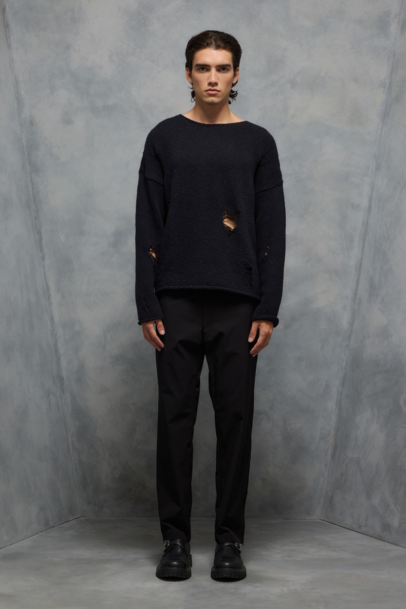 SWEATER HOLE 2                                                                                       