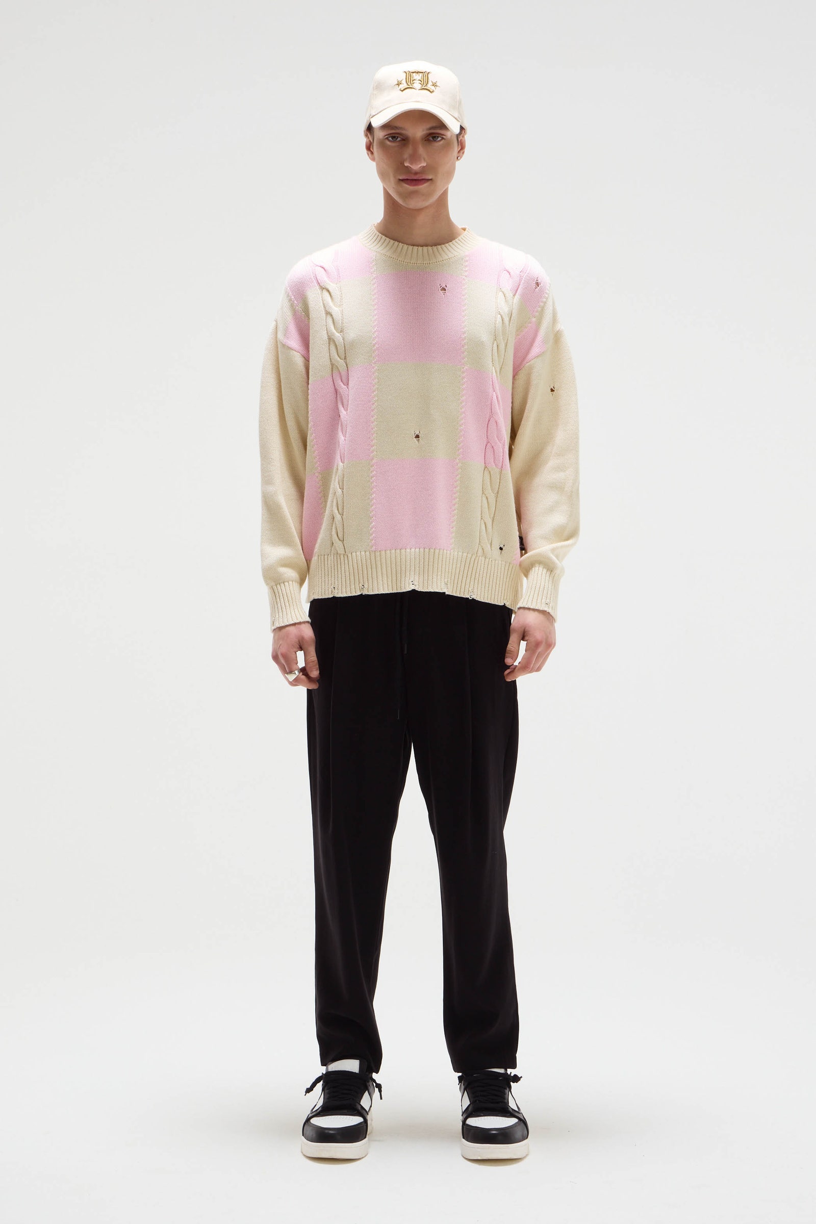 SWEATER CHESS                                                                                        