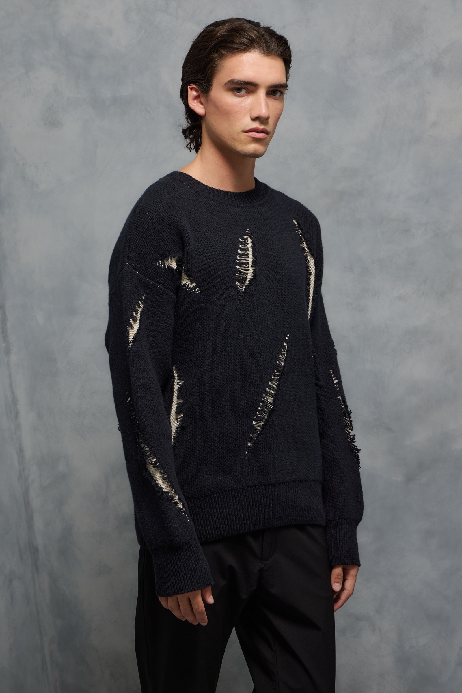 SWEATER SCAR                                                                                         